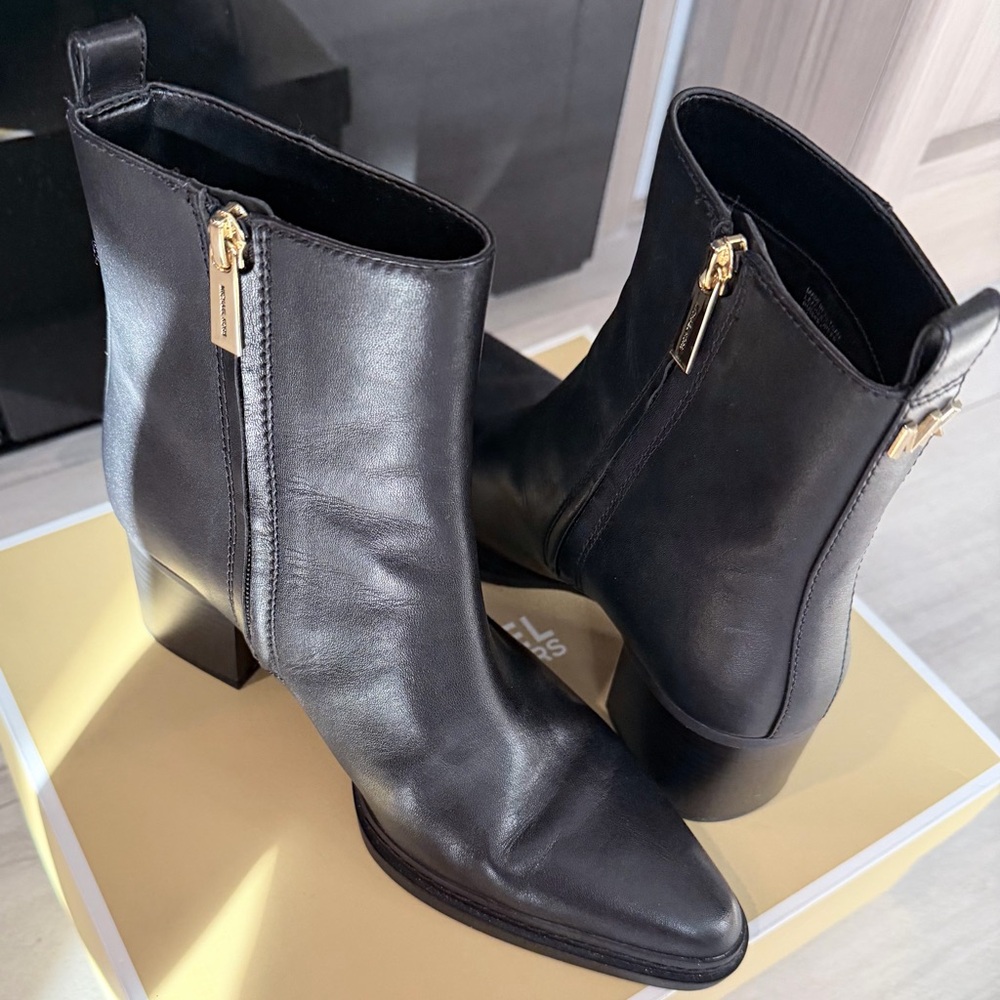 Michael Kors Elegant Black Ankle Booties